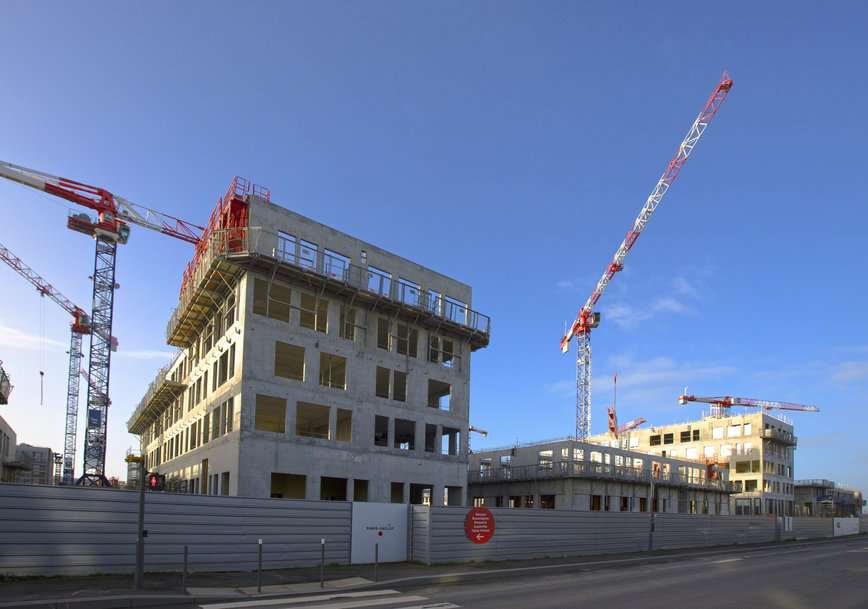 Eight Potain MDT 389 cranes speed construction of cutting-edge medical research facility